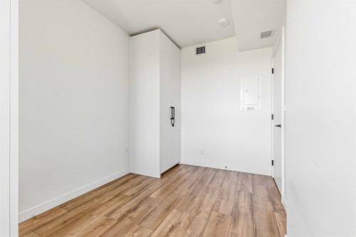 2501-10448 University Drive, Surrey, BC - Indoor Photo Showing Other Room