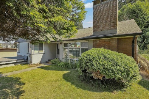 2374 Hillside Drive  Abbotsford, BC V2S 3R7