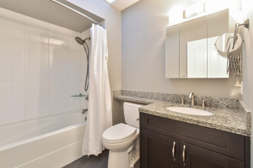 13056 22A Avenue, Surrey, BC - Indoor Photo Showing Bathroom