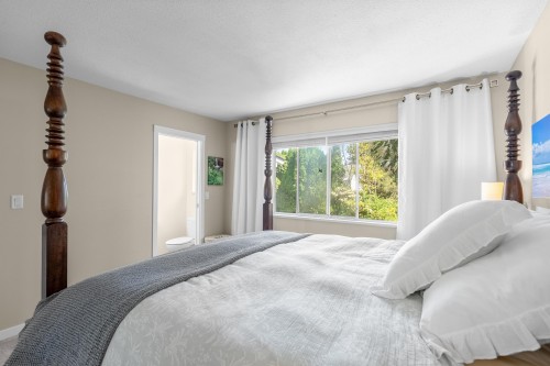9242 209A Crescent, Langley, BC 