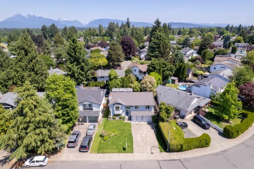 9242 209A Crescent, Langley, BC 