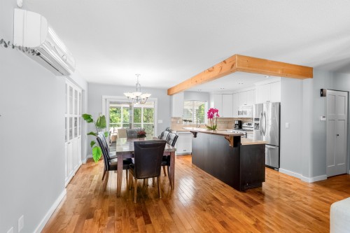 9242 209A Crescent, Langley, BC 