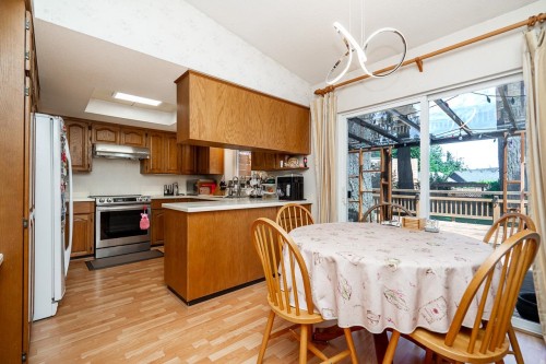 10764 Fraserglen Drive, Surrey, BC - Indoor