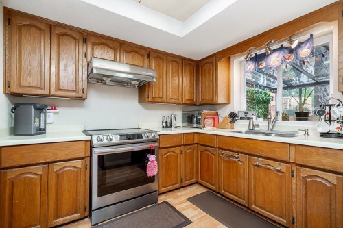 10764 Fraserglen Drive, Surrey, BC - Indoor Photo Showing Kitchen With Double Sink