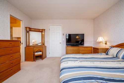 10764 Fraserglen Drive, Surrey, BC - Indoor Photo Showing Bedroom