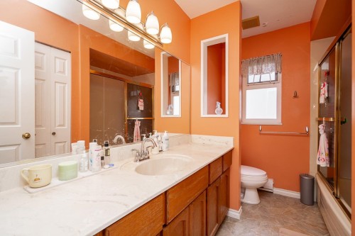 10764 Fraserglen Drive, Surrey, BC - Indoor Photo Showing Bathroom