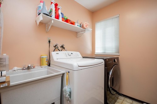 10764 Fraserglen Drive, Surrey, BC - Indoor Photo Showing Laundry Room