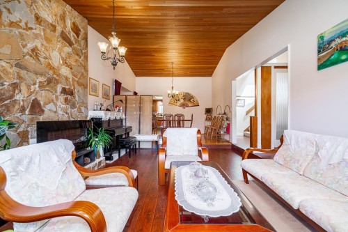 10764 Fraserglen Drive, Surrey, BC - Indoor Photo Showing Living Room With Fireplace