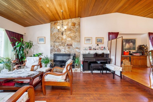 10764 Fraserglen Drive, Surrey, BC - Indoor With Fireplace