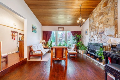 10764 Fraserglen Drive, Surrey, BC - Indoor Photo Showing Other Room