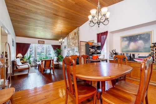 10764 Fraserglen Drive, Surrey, BC - Indoor Photo Showing Dining Room