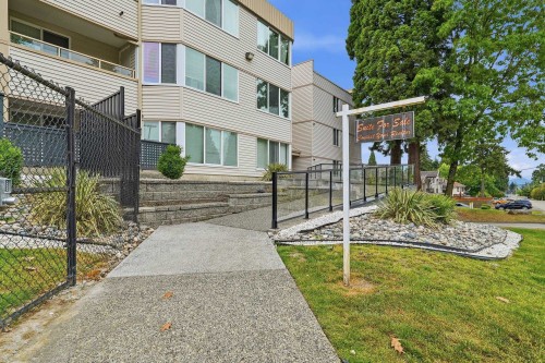 209-9635 121 Street, Surrey, BC 