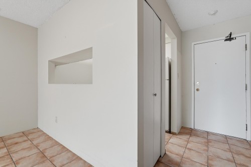209-9635 121 Street, Surrey, BC 