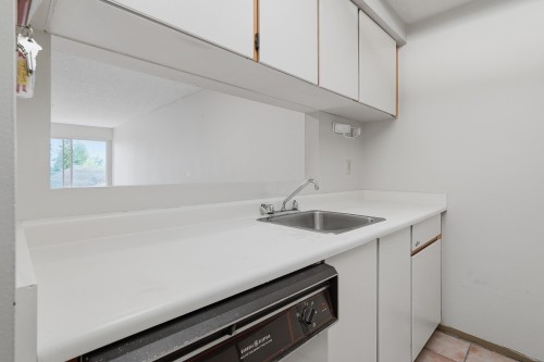 209-9635 121 Street, Surrey, BC 