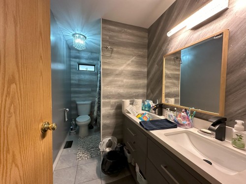 17723 96 Avenue, Surrey, BC - Indoor Photo Showing Bathroom