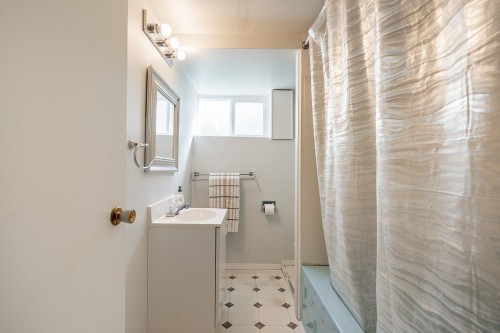 10482 125A Street, Surrey, BC - Indoor Photo Showing Bathroom