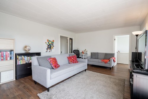 10482 125A Street, Surrey, BC - Indoor Photo Showing Living Room