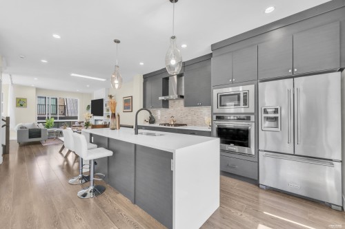 17-15688 28 Avenue, Surrey, BC 