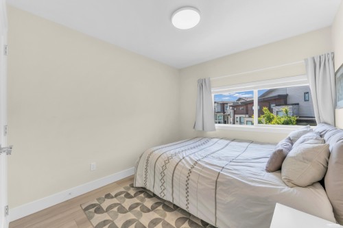 17-15688 28 Avenue, Surrey, BC 