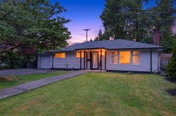 10871 Oriole Drive Surrey, BC V3R 5A4