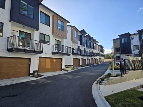 10-17538 100 Avenue, Surrey, BC 
