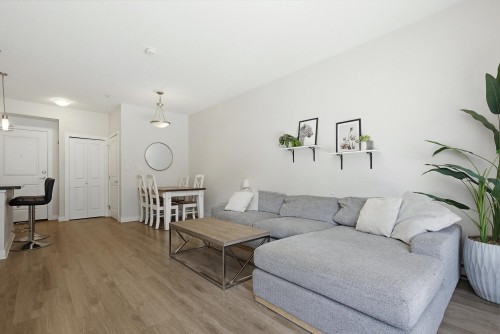 204-33898 Pine Street, Abbotsford, BC 