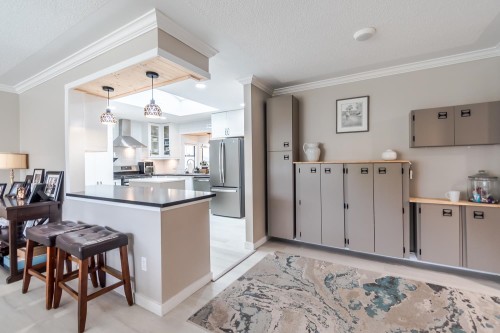 19746 49 Avenue, Langley, BC - Indoor Photo Showing Kitchen
