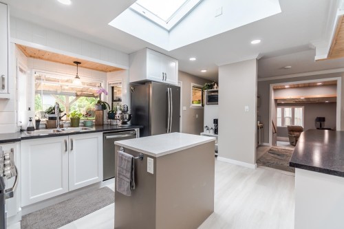 19746 49 Avenue, Langley, BC - Indoor Photo Showing Kitchen With Upgraded Kitchen