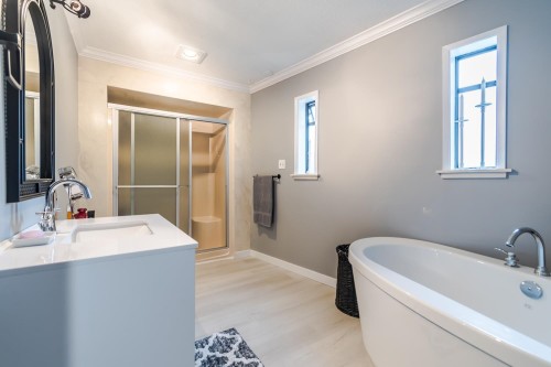 19746 49 Avenue, Langley, BC - Indoor Photo Showing Bathroom