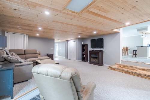 19746 49 Avenue, Langley, BC - Indoor
