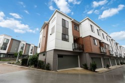 22-1639 162 Street Surrey, BC V4A 4Y1