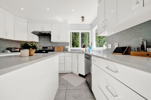 1953 158A Street, Surrey, BC 