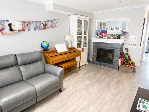 47-15833 26 Avenue, Surrey, BC - Indoor Photo Showing Living Room With Fireplace