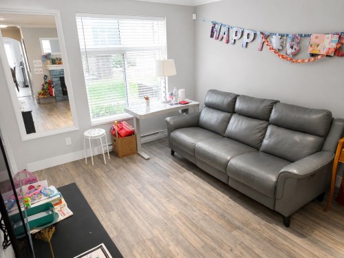 47-15833 26 Avenue, Surrey, BC - Indoor Photo Showing Living Room