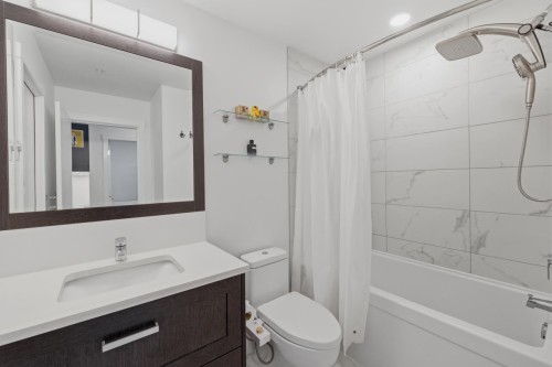 511-5638 201A Street, Langley, BC - Indoor Photo Showing Bathroom