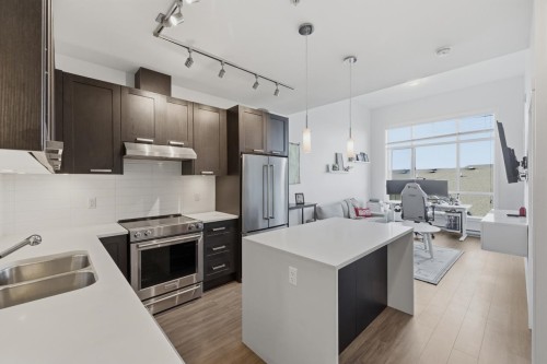 511-5638 201A Street, Langley, BC - Indoor Photo Showing Kitchen With Double Sink With Upgraded Kitchen
