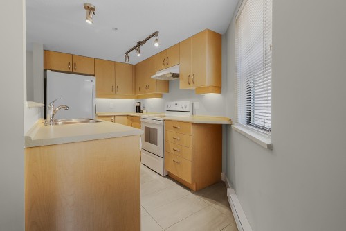 331-10838 City Parkway, Surrey, BC 