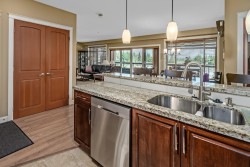 409-32445 Simon Avenue Abbotsford, BC V2T 5E3
