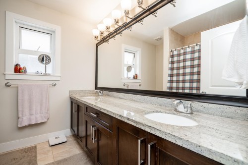 19338 72A Avenue, Surrey, BC 