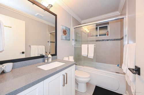 15807 Buena Vista Avenue, White Rock, BC 
