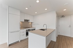 3009-13675 107a Avenue Surrey, BC V3T 0X3