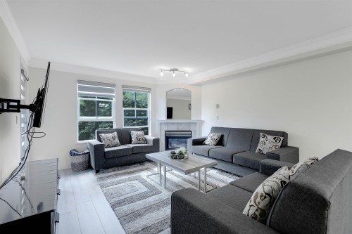 207-6385 121 Street, Surrey, BC 