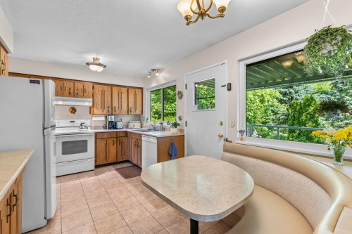 19949 51 Avenue, Langley, BC - Indoor Photo Showing Kitchen