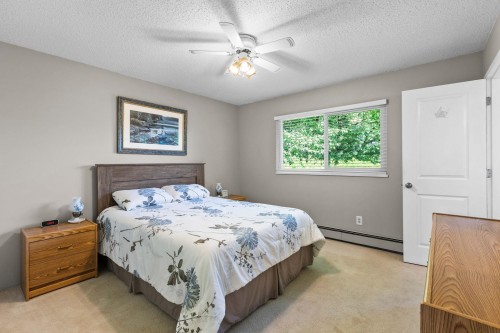 19949 51 Avenue, Langley, BC - Indoor Photo Showing Bedroom