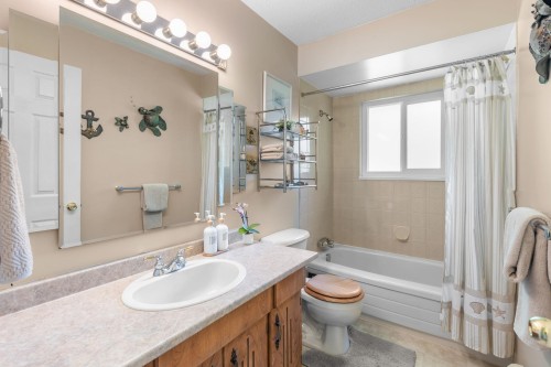 19949 51 Avenue, Langley, BC - Indoor Photo Showing Bathroom
