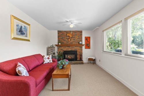 19949 51 Avenue, Langley, BC - Indoor Photo Showing Living Room With Fireplace