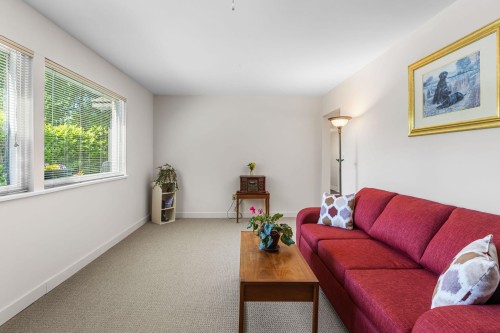 19949 51 Avenue, Langley, BC - Indoor Photo Showing Living Room