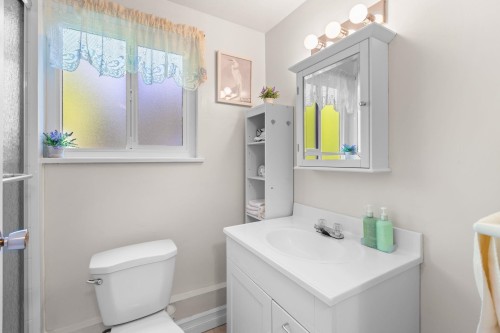 19949 51 Avenue, Langley, BC - Indoor Photo Showing Bathroom