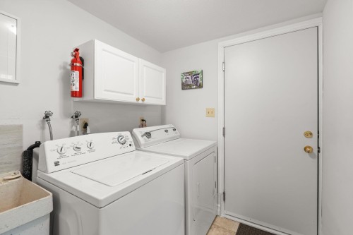 19949 51 Avenue, Langley, BC - Indoor Photo Showing Laundry Room