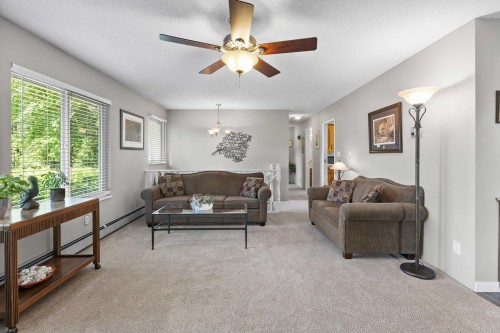 19949 51 Avenue, Langley, BC - Indoor Photo Showing Living Room